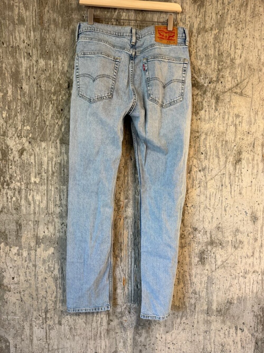 LEVI'S Men's 514 Straight Jeans Size 31X32 In Light Wash - Picture 5 of 9